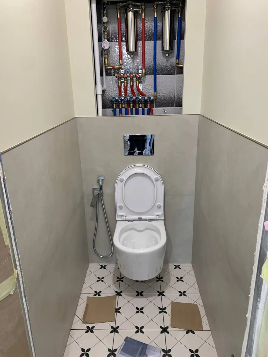 Гостевой туалет с узорным полом